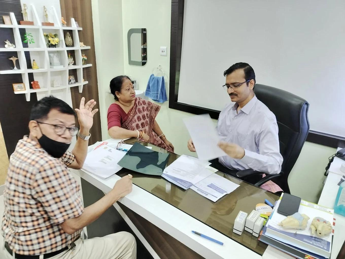 Dr. Manoj Kumar Khemani - Best Orthopedic & Robotic Joint Replacement Surgeon in Kolkata - Image 2